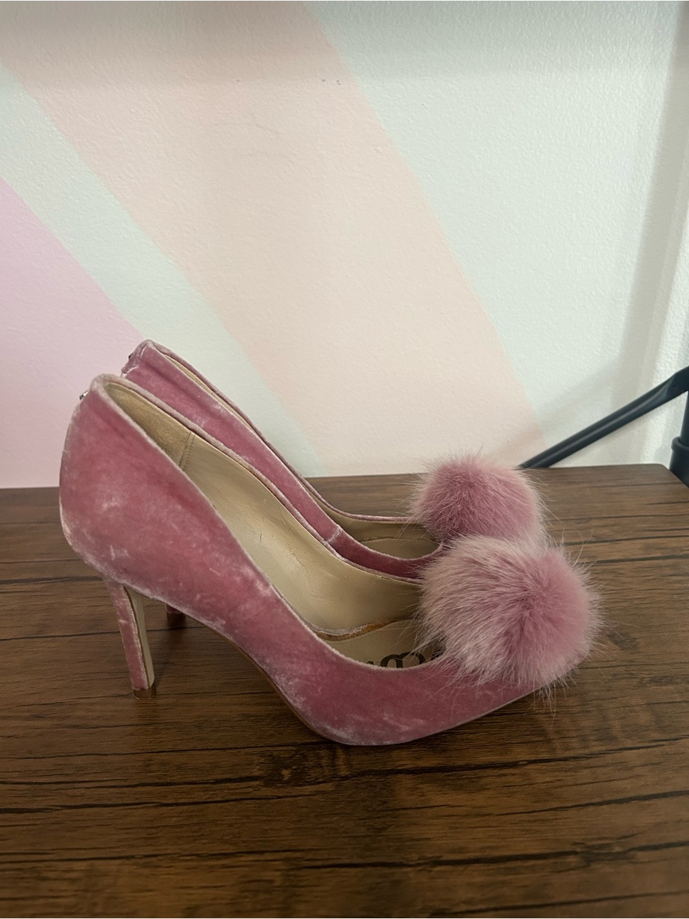 Pink Sam Edelman Haroldson velvet pumps with a pointed toe and fur pom-pom sz 6 - Picture 3 of 11